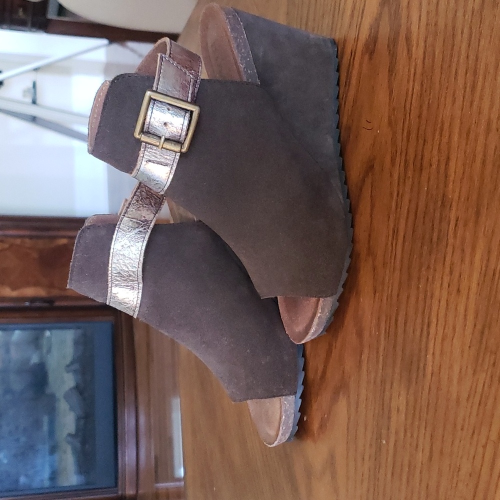 DIBA True suede wedge sandal 6.5M